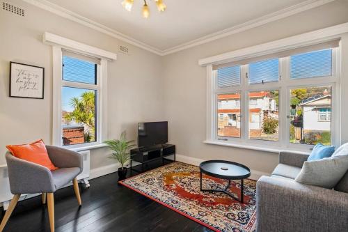 Lovely 2 bedroom apartment - easy walk to the CBD