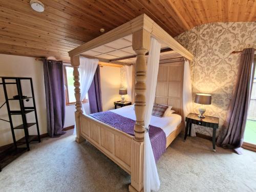 Lomond 6 with Private Hot Tub - Fife - Loch Leven - Lomond Hills in Bowershall