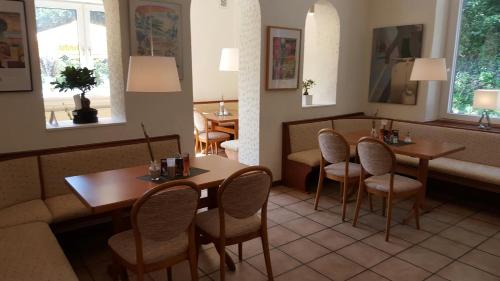 ผับ/เลาจน์, Hotel Bergische Schweiz in เฟลเบิร์ท