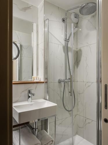 Double Room image 4
