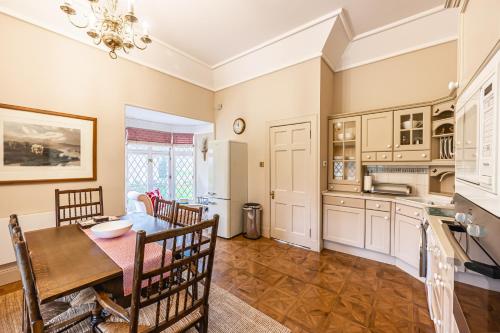 кухня, Balnagown Estates Swiss Cottage in Тейн