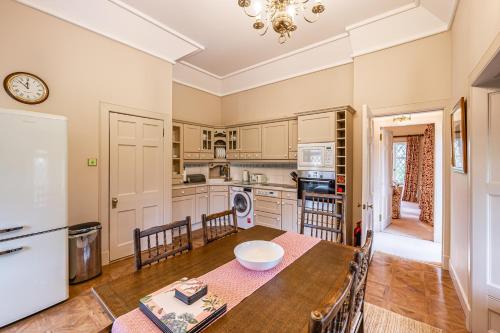 кухня, Balnagown Estates Swiss Cottage in Тейн