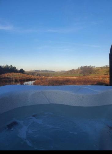 Pond View Pod 1 with Outdoor Hot Tub - Fife - Loch Leven - Lomond Hills in Bowershall