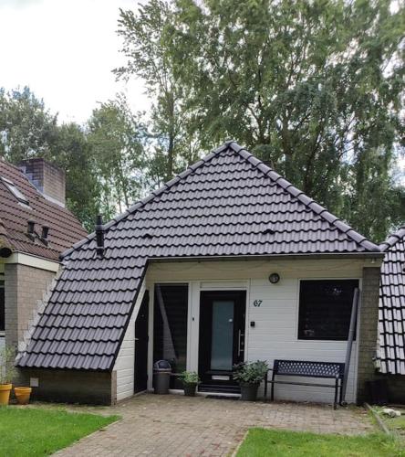 Geschakelde recreatiewoning met omheinde tuin