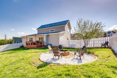 Hendersonville Home with Grill 1 Mi to Main St! in Hendersonville, USA