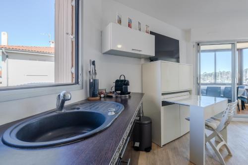 مطبخ, Atlantic Selection - Le Catamaran - Face au port in La Savane