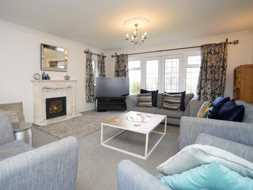 6 Bed in Westward Ho 47214