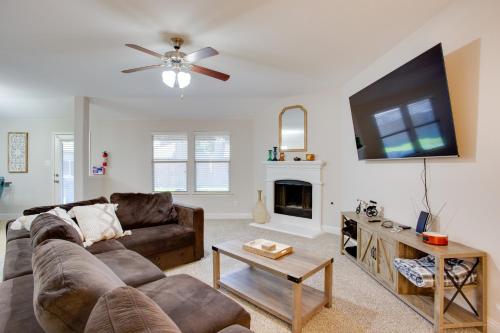3 Mi to Union Park Little Elm Escape with Patio, Little Elm