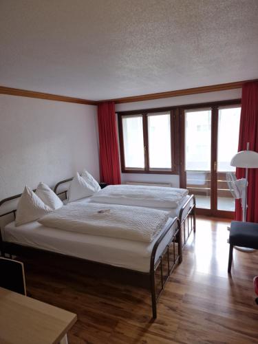 2 twin beds