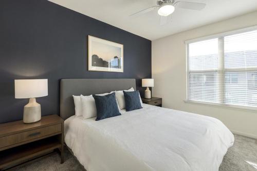 Landing at Axis Waterfront - 2 Bedrooms in Downtown Benbrook in Fort Worth, USA