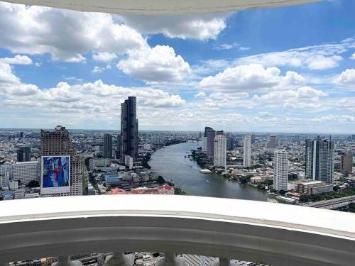 The StateTower River View Silom High Floor near BTS with individual Hi-speed WIFI