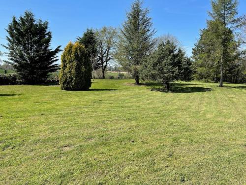 Вид, Luxury Normandy 2-Bedroom retreat with Private Grounds near D-Day Beaches and Mont Saint Michel in Сан-Дені-ле-Гаст