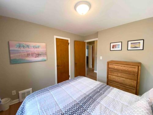Outpatient Cleve Clinic with Fenced-In Backyard in Cleveland Heights, USA