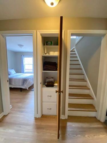 Outpatient Cleve Clinic with Fenced-In Backyard in Cleveland Heights, USA