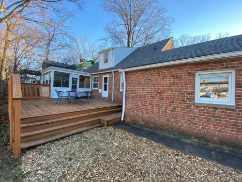 Outpatient Cleve Clinic with Fenced-In Backyard