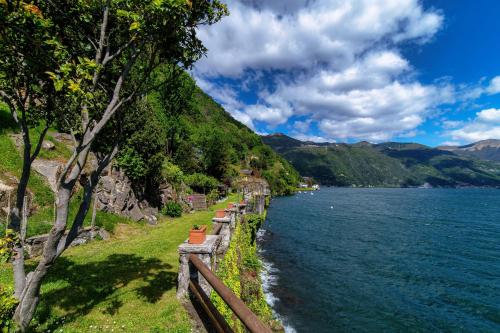 Darsena Brienno by Quokka 360 - Access to lake