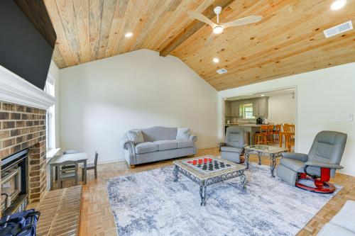 Perry Family Home on 2 Acres with Private Pool in Perry, USA