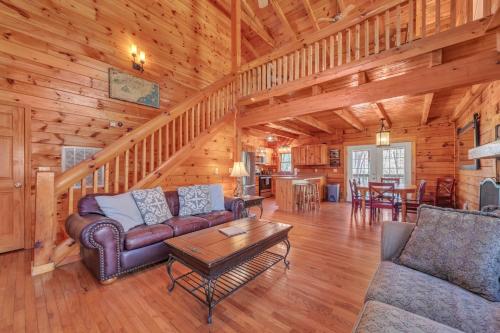 Dreamcatcher- Pet Friendly- Mirror Lake-Waterfall cabin in Lake Lure, USA