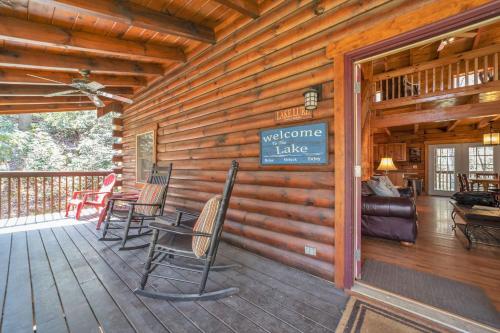 Dreamcatcher- Pet Friendly- Mirror Lake-Waterfall cabin in Lake Lure, USA