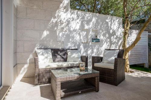 Zlatni Bol Apartments - image 10