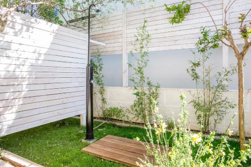 Studio Apartment with Garden View image 10