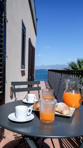 Two-Bedroom Apartment with Sea View image 10