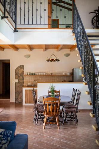 Villa Millefoglie, a century-old stone house nestled in a nature park in Lesišćina
