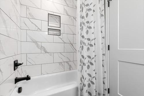 New LUXE APT 3BR Downtown Fay Unit D in Fayetteville, USA