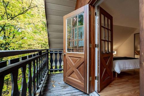Chalet Mont Cascades w/ Spa & Fibre Optic Internet in Cantley (QC)