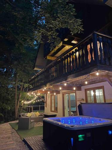 Chalet Mont Cascades w/ Spa & Fibre Optic Internet in Cantley (QC)