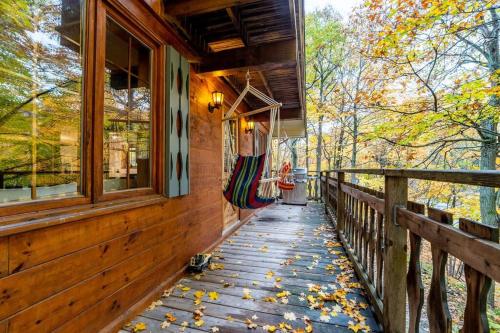 Chalet Mont Cascades w/ Spa & Fibre Optic Internet in Cantley (QC)