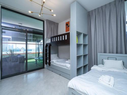 LUXFolio Retreats - Family-Friendly Haven - image 4