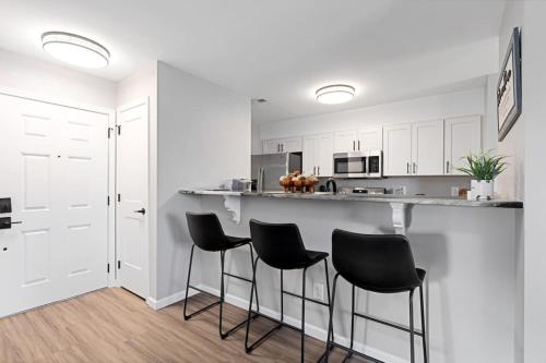 Long-Term Stays LUXE Spacious 3BR Downtown Fay Unit C in Fayetteville, USA