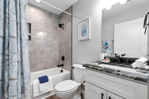 Long-Term Stays LUXE Spacious 3BR Downtown Fay Unit C in Fayetteville, USA