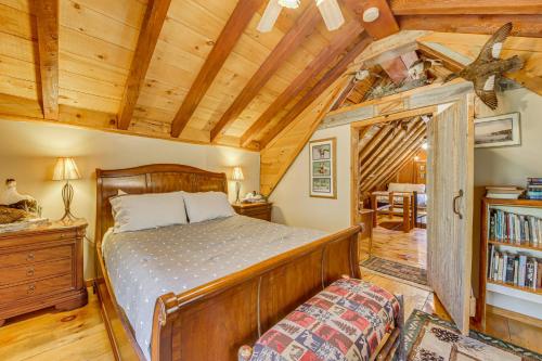 Rustic Searsport Cabin: Loft + Sunroom on 10 Acres in Orono (Maine)