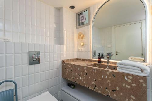Perla's 2-BR Apt in Mar Mikhael - image 3