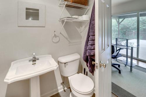 Waterfront Ridge Retreat Cabin on St Jeromes Creek - image 33