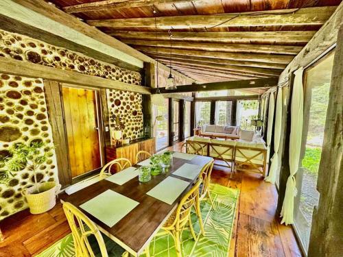 Nature Retreat w/ Sunroom Gazebo in Cantley (QC)