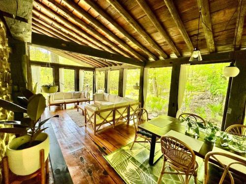 Nature Retreat w/ Sunroom Gazebo in Cantley (QC)