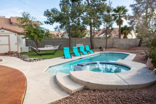 Comfy Expansive Home - Near the Strip - Heated Pool, Las Vegas (Foto 2)