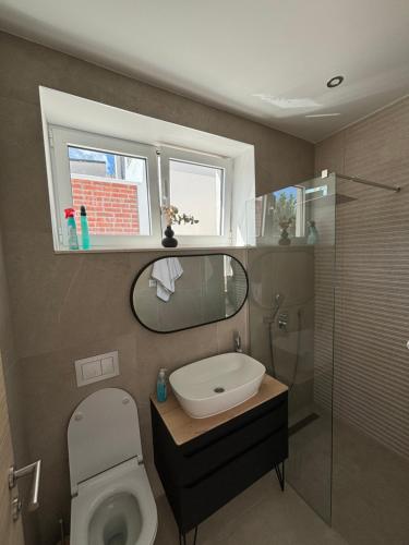 ฝักบัว, Fig Tree Apartment in โคมาร์นา