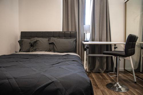 Comfy Expansive Home - Near the Strip - Heated Pool