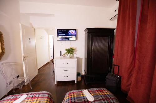 Like Romeo Suites - image 14