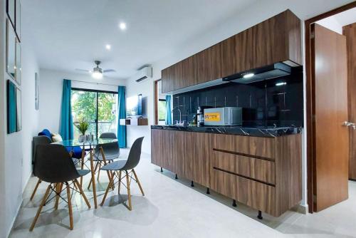 Homy 2BR Apt with Pool, Gym, Terrace, BBQ, Parking in Playa del Carmen, Mexico