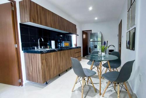 Homy 2BR Apt with Pool, Gym, Terrace, BBQ, Parking in Playa del Carmen, Mexico