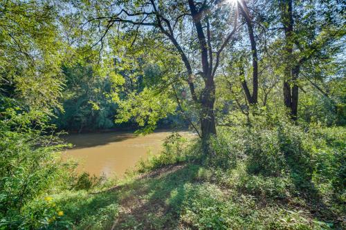 River Bend Lodge Heflin Home in the Woods!