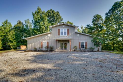 River Bend Lodge Heflin Home in the Woods!