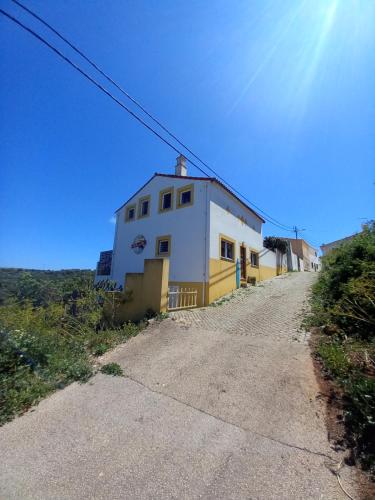 Hostel on the Hill, Raposeira