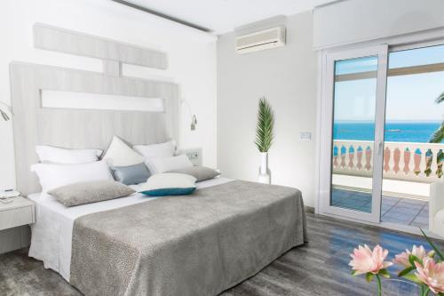 Double or Twin Room with Sea View