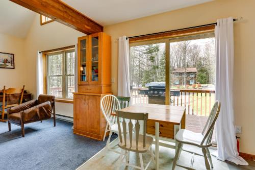 Lake Wallenpaupack Fall Getaway with Deck! in Lake Ariel, USA